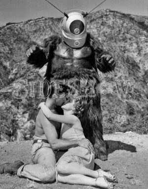 gorilla alien kissing couple